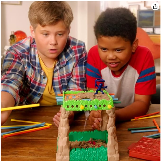 Spin Master Games Sink N’ Sand, Quicksand Kids Board Game with Kinetic Sand for Sensory Fun and Learning – Easy Toy Gift Idea, for Preschoolers and Kids Ages 4 and up - Image 2